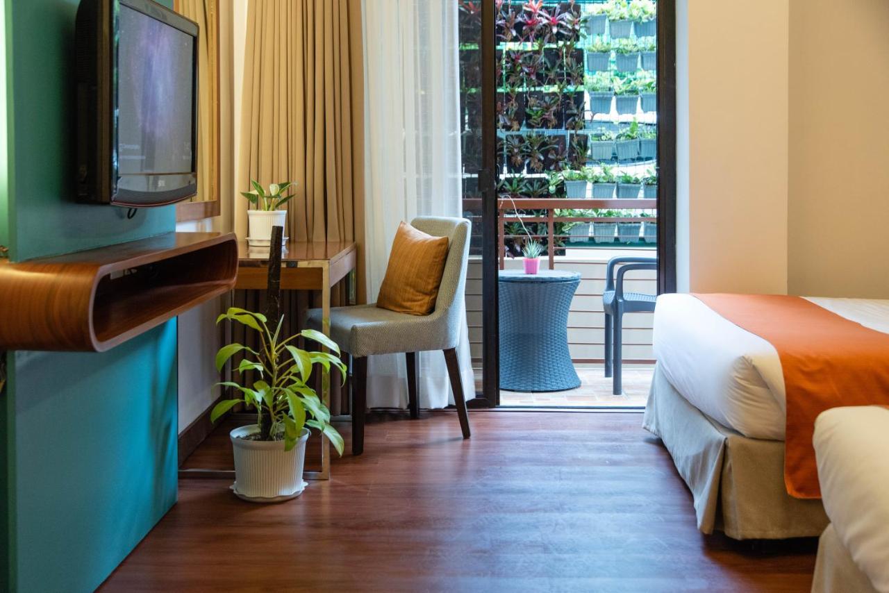 Deluxe Room (1 Double Bed and 1 Single Bed)